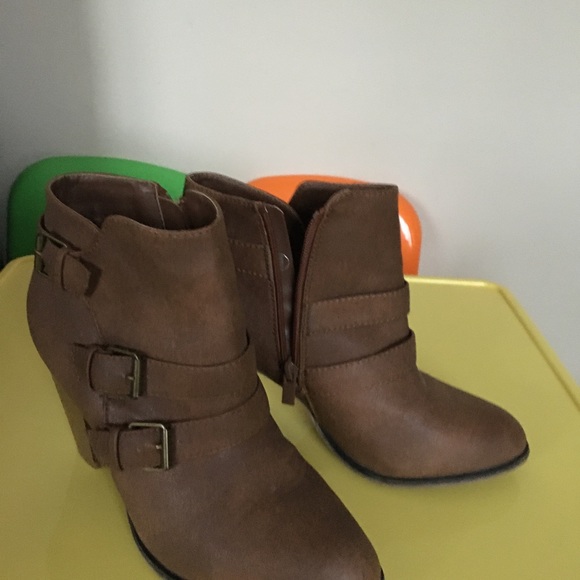 Women Boots - Picture 4 of 5